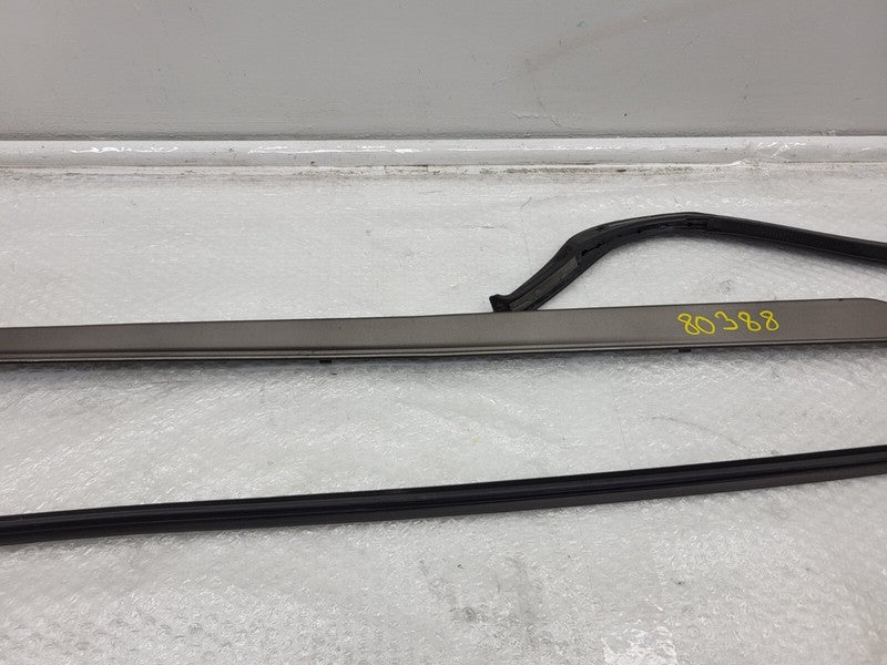 101221700F 12-23 Model S Right Rocker Panel Scuff Plate Molding w/ Rubber Seal 1012217-00-F