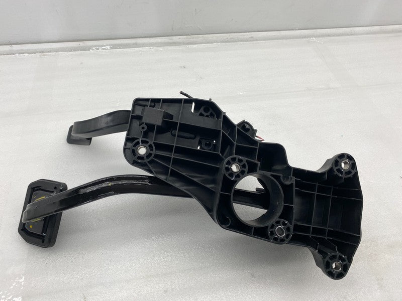 118869100B ⭕ 2020-2023 Tesla Model Y MY Accelerator & Brake Pedal Pad Assembly 1188691-00-B