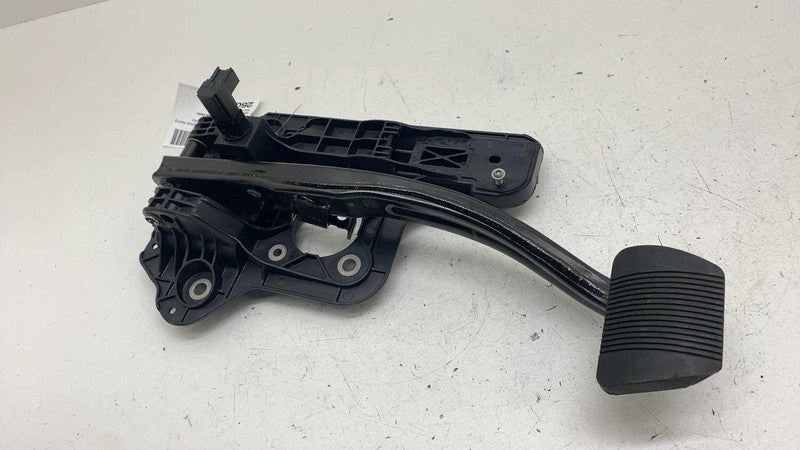 ⭕ 2017-2025 Chrysler Pacifica Foot Brake Stop Pedal w/ Mount Bracket Assembly