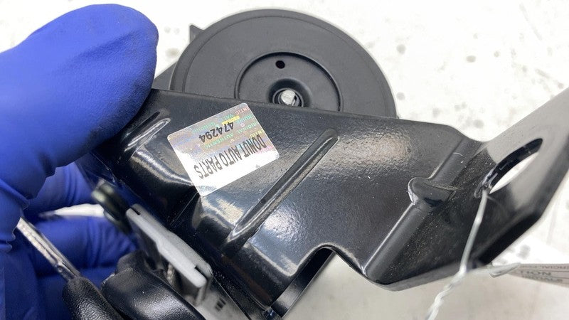 6EB021D2AD ⭕17-24 Chrysler Pacifica Rear Center 3rd Row Seat Belt Retractor Gray 6EB021D2AD