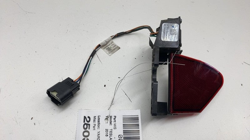 ⭕ 15-20 Tesla Model S Rear Taillight Lamp Charge Reflector Left 104276