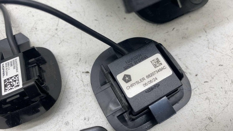 5SB00TRMAF ⭕17-25 Chrysler Pacifica SET of Roof Dome Light + Noise Reduction Mic 5SB00TRMAF