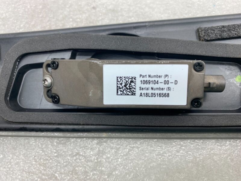 108390100B ⭕ 2016-2020 Tesla Model X B-Pillar Glass Applique & Camera Left LH 1092311-98-E