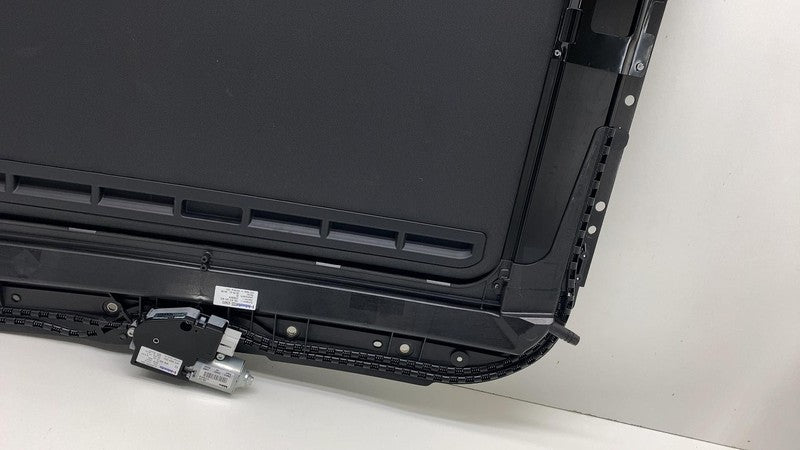 7P5 877 021 6F2 2011-2018 Porsche Cayenne Top Roof Sunroof Frame Window Glass w/ Motor Assembly