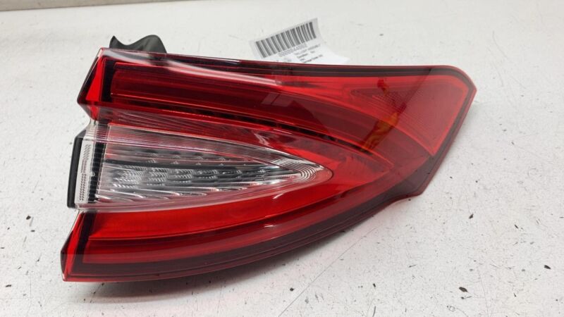⭕ 2017-2020 Maserati Levante Rear Right Passenger Side Outer Tail Lamp 20670206