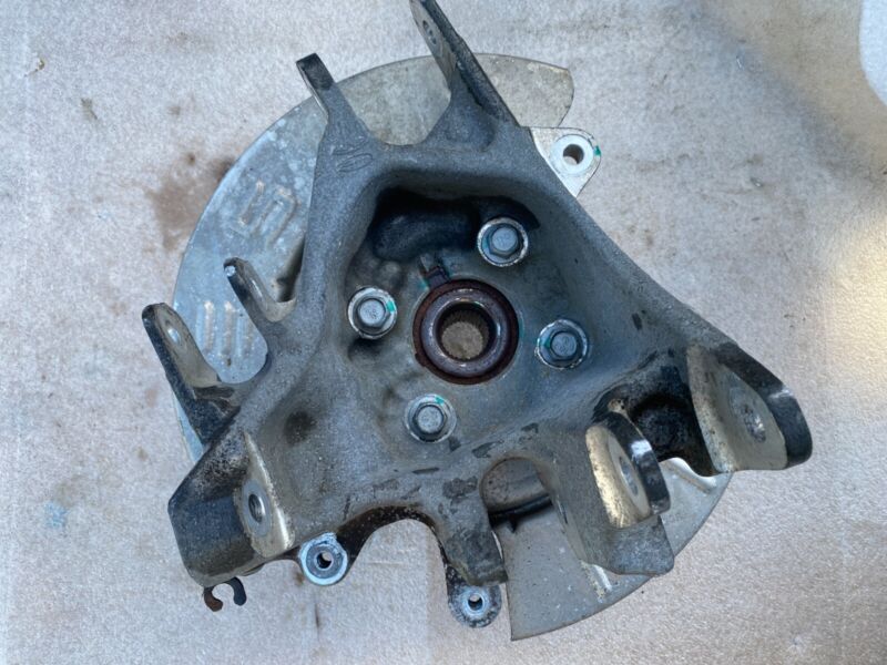 1072160 00 A 2016-2020 Tesla Model X MX Rear Left Spindle Knuckle w/ Wheel Hub & Dust Shield