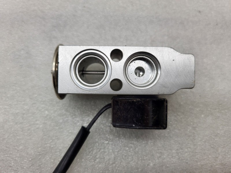 600848100A ⭕ 2012-2020 Tesla Model S A/C Line TXV Evaporator Valve w/ Solenoid 6008481-00-A