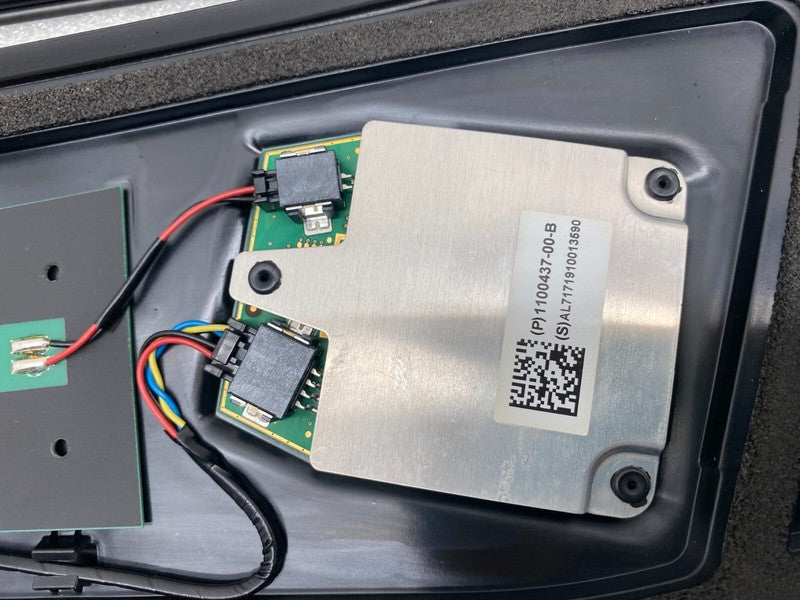 ⭕ 17-23 Model 3 Left & Right B-Pillar Glass Molding 1100441-00-C / 110