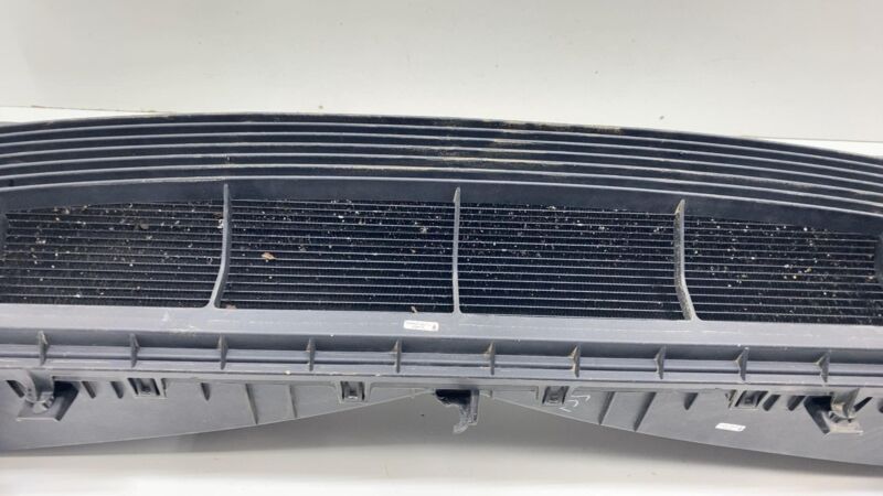 1058073-00-B ⭕12-20 Tesla Model S Radiator Shutter Air Duct Center Intake Grille 1058073-00-B