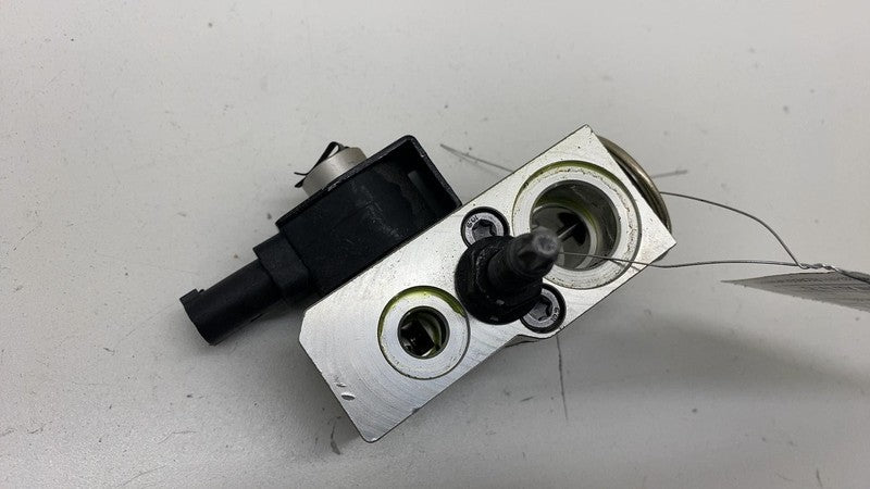 1101878 00 A 2017-2023 Tesla Model 3 M3 Air Conditioner AC HVAC Heater Core Valve Tube Sensor