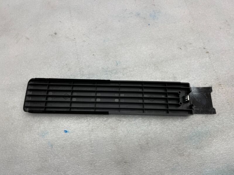 1121022 00 D 2016-2020 Tesla Model X Front Left or Right 2nd Row 7-Seater Bench Plate Carpet