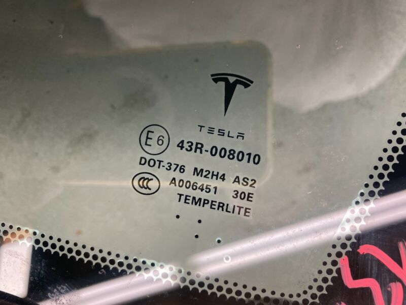 E6 43R-008010 2012-2020 Tesla Model S Rear Passenger Side Quarter Fixed Glass Right Assembly