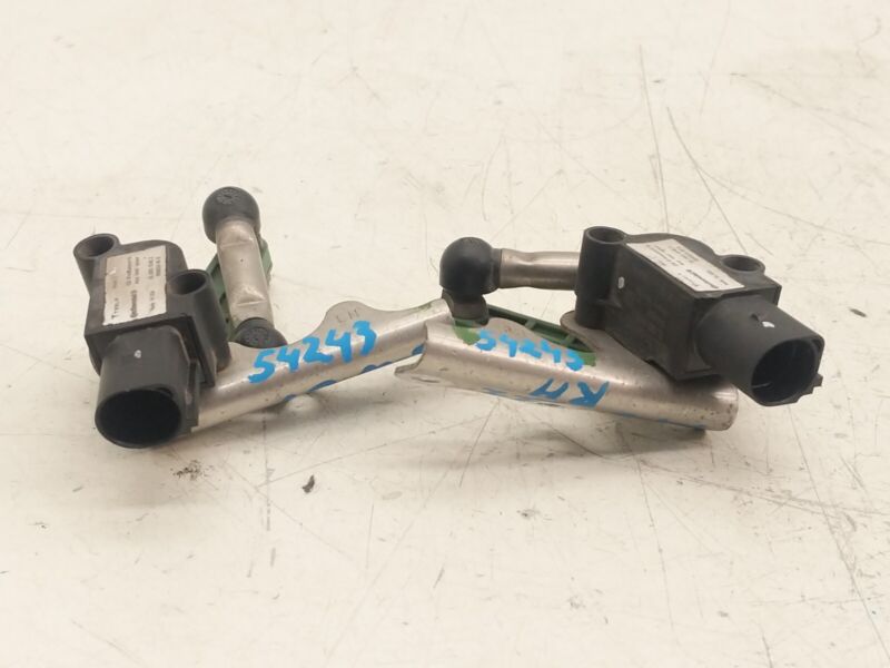 6006514 00 B 2012-2015 Tesla Model S Front Left & Right Air Ride Height Level Sensor Assembly