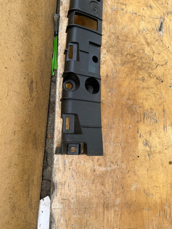 104669100B ⭕ 2016-2023 Tesla Model X Rocker Carrier Panel Trim Bracket Right 1046691-00-B