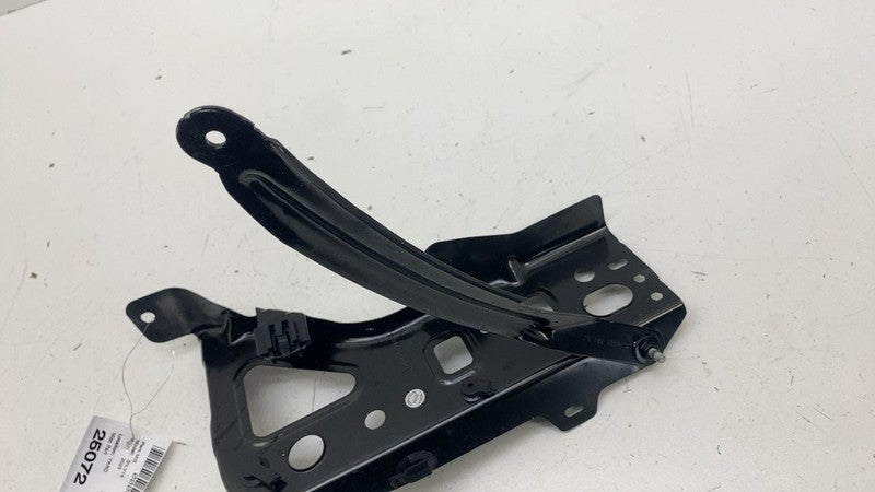 844070033 ⭕ 2025 Chevrolet Silverado 1500 Front Left Wheel Housing Bracket OEM 844070033