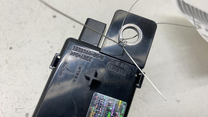 ⭕ 24-25 Tesla Model 3 Interior End Point Module Booster Universal 1780