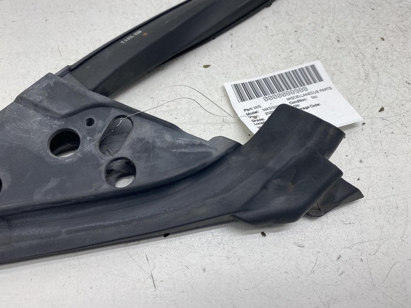 ⭕14-21 Maserati Ghibli Front Passenger Side Door Window Mirror Rubber