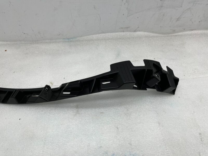 1079765 00 C 2016-2020 Tesla Model X MX Rear Passenger Side C-Pillar Lower Bracket Right RH