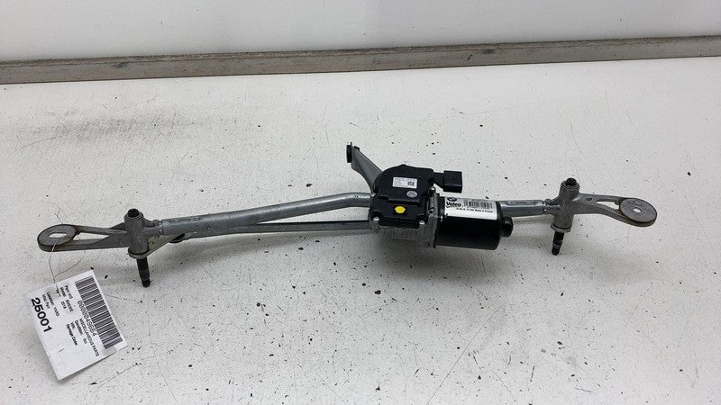 W000061428 2018 2019 BMW 530e G30 Front Windshield Wiper Transmission Linkage w/ Motor Assy
