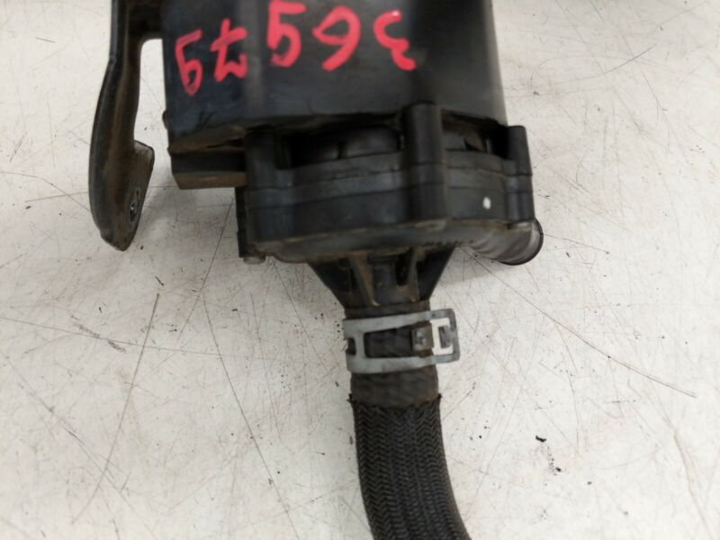 2016-2020 Tesla Model X MX Cooling System Auxiliary Coolant Water Pump Assembly