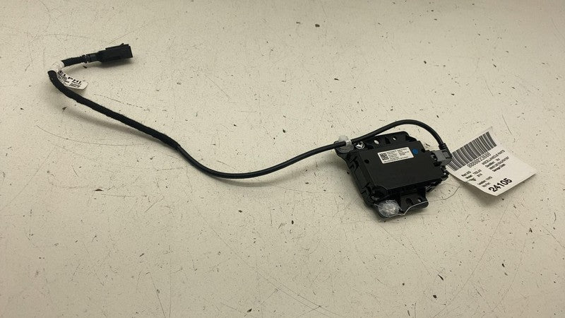 ⭕ 17-23 Model 3 Center Console Front USB Hub Charger Control Module 10