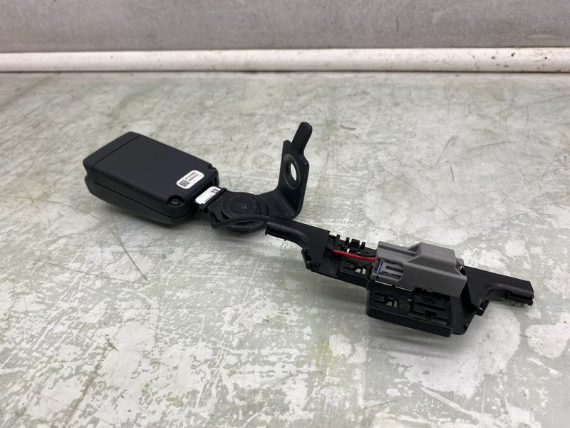 1085939 01 E ⭕17-23 Tesla Model 3 Rear Driver Side 2nd Row Seat Belt Buckle Left 1085939-01-E