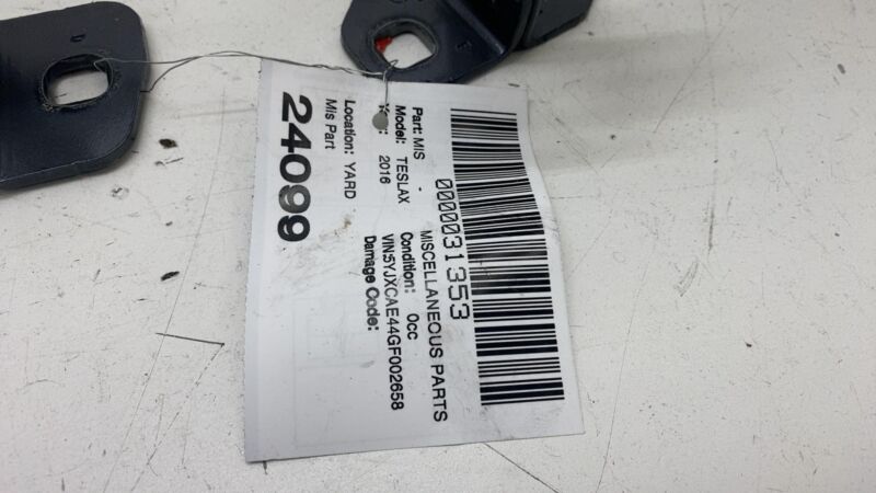 1120038 2016-2020 Tesla Model X MX Front Upper and Lower Door Hinge Closure Assist SET