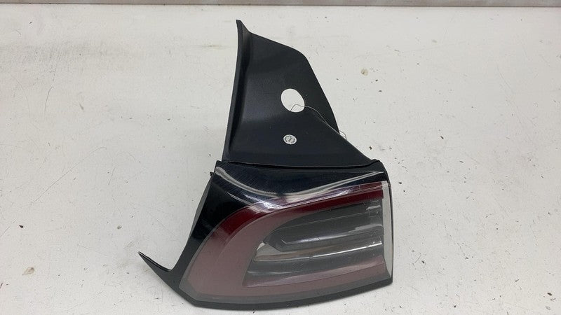 ⭕ 2017-2022 Tesla Model 3 Rear Driver Exterior Taillight Outer Tail Lamp Left LH