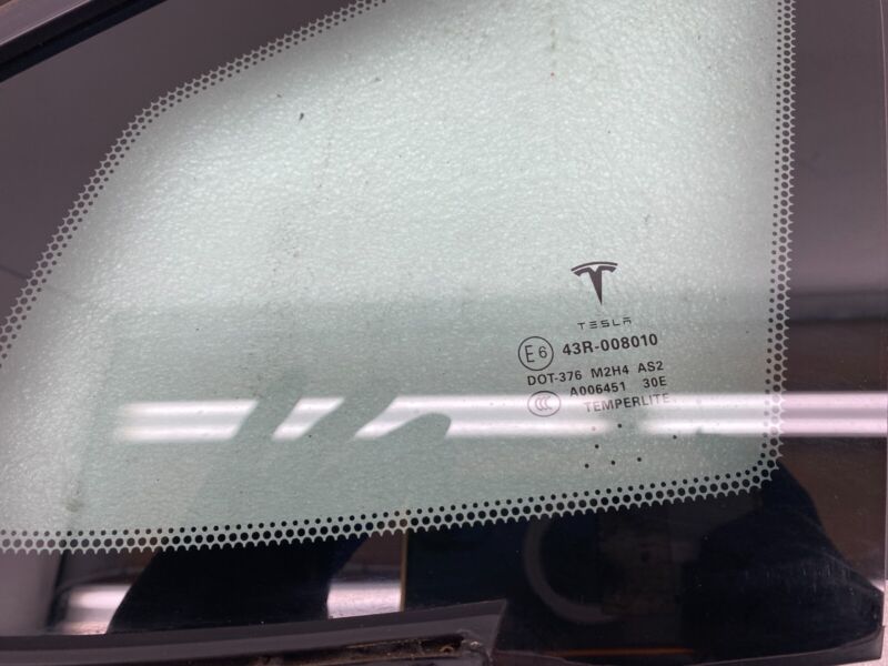 E6 43R-008010 2012-2020 Tesla Model S Rear Passenger Side Quarter Fixed Glass Right Assembly