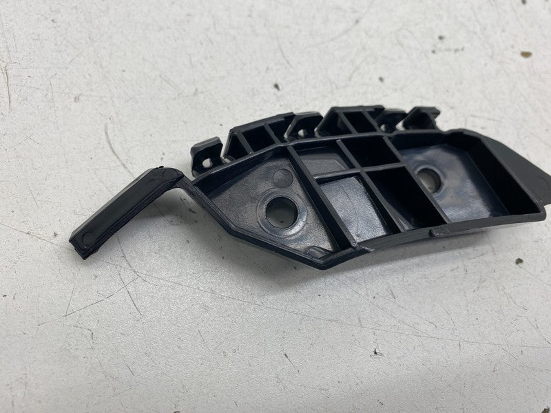 1774269 00 E ⭕ 24-26 Tesla Model 3 Front Right Fender to Bumper Fascia Bracket 1774269-00-E