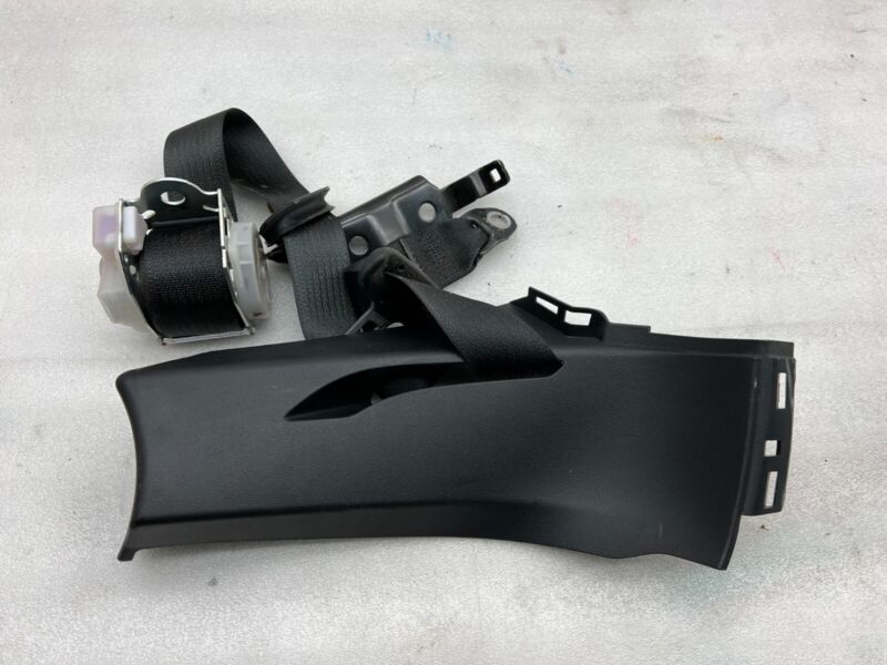 1023136 00 C 2012-2015 Tesla Model S Passenger C-Pillar MiddleTrim w/ 2nd Row Seat Belt Assy