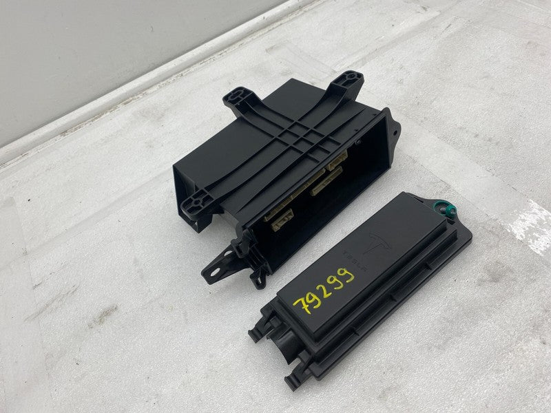 105835803C ⭕ 16-20 Model X Front Body Comfort Control Module ECU Enclosure Box 1058358-03-C