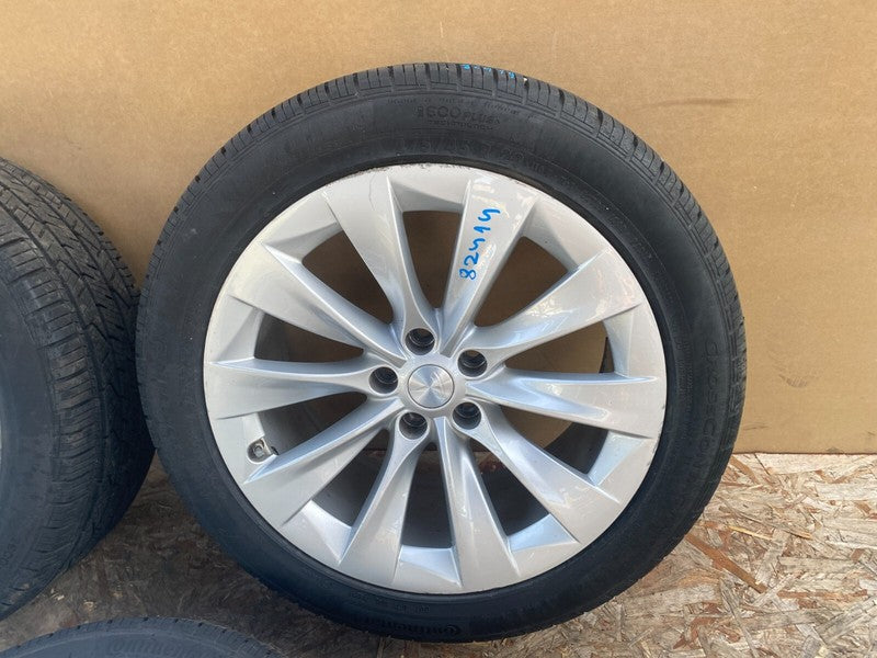 1027245 00 C 2016-2020 Tesla Model X 20" Wheel Rim 20x9.5 +40MM Continental Tire 275/45R20 x3