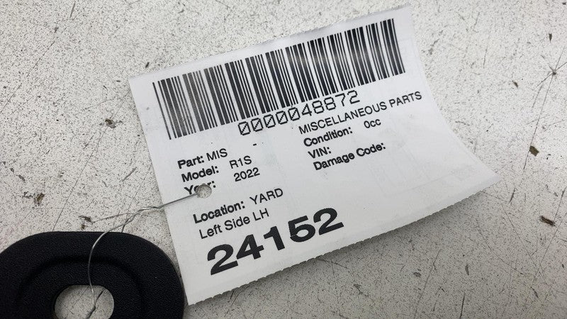 PT00449333B 2022-2024 Rivian R1S Front Left Apron Trim Finisher Bracket Molding Cover Panel