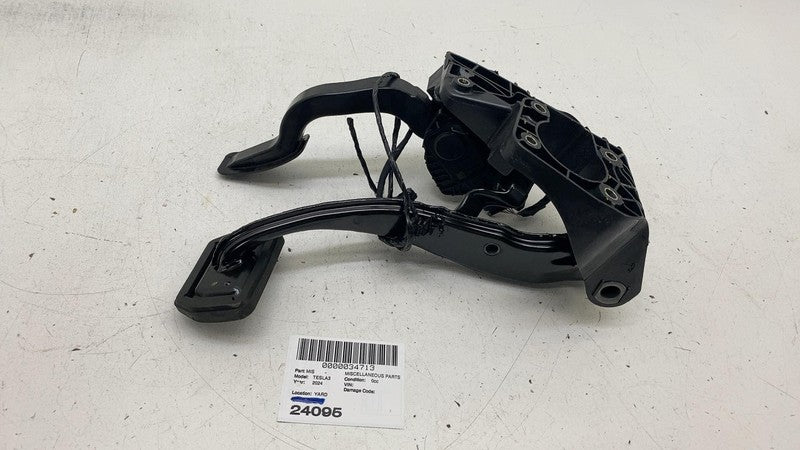 104469100D ⭕ 2017-2024 Model 3 Accelerator and Brake Foot Pedal w/ Switch Base 1044691-00-D