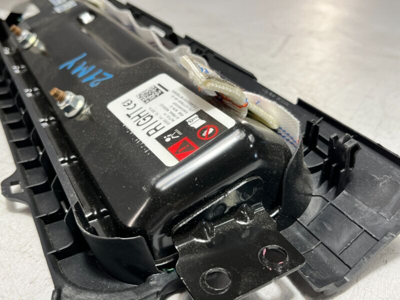 114375300A ❇️17-23 Tesla Model Y 3 Right Knee Airbag Passenger Safety Module RH OEM 1077826