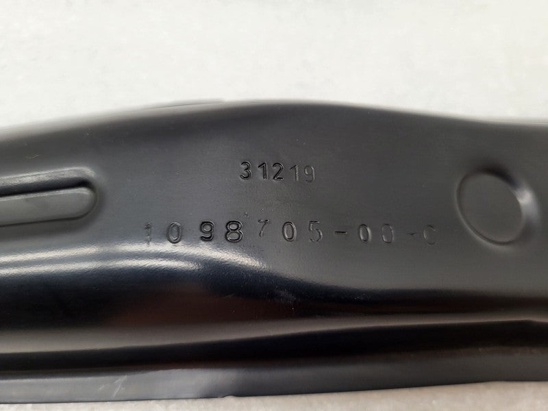 1098705 00 C ⭕ 17-23 Model 3 Rear Left or Right 2nd Row Seat Outer Rail Bracket 1098705-00-C