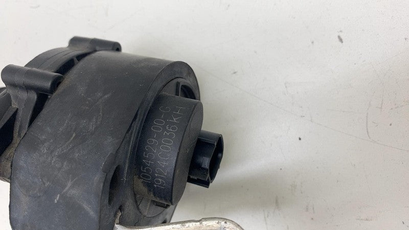 ⭕ 2016-2020 Tesla Model X Additional Auxiliary Water Pump Assembly 105