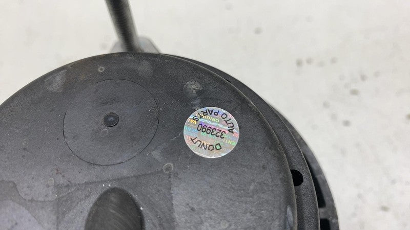 6883246-02 2018-2020 BMW 530e Front Passenger Side Engine Motor Mount Bracket Support Right