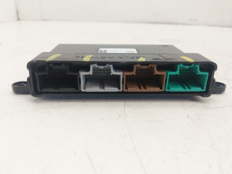 1011400 00 B 2012-2015 Tesla Model S HVAC Thermal Controller Control Module 1011400-00-B OEM
