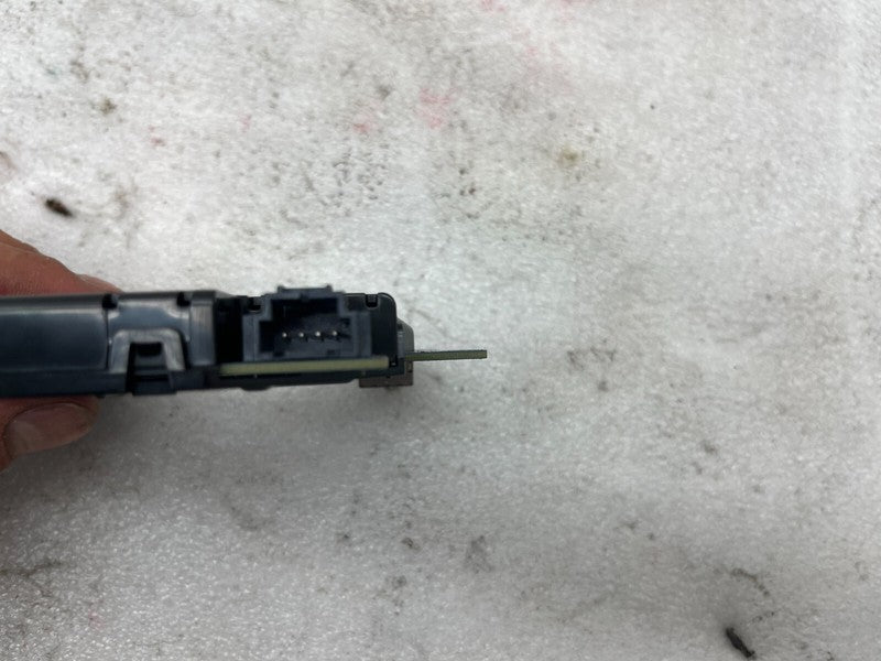 1121700 00 C ⭕ 2017-2023 Tesla Model 3 Rear USB Connector Module Unit Assembly 1121700-00-C