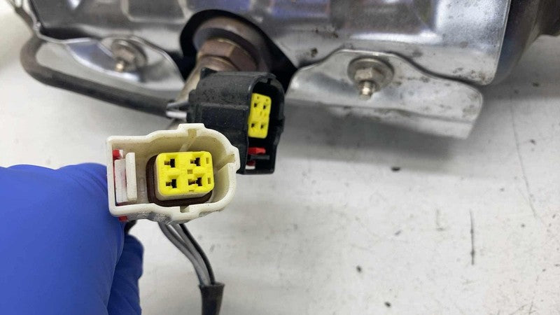 68629868AA ⭕ 2023-2025 Pacifica Exhaust & Catalytic Converter Manifold 10k miles 68629868AA