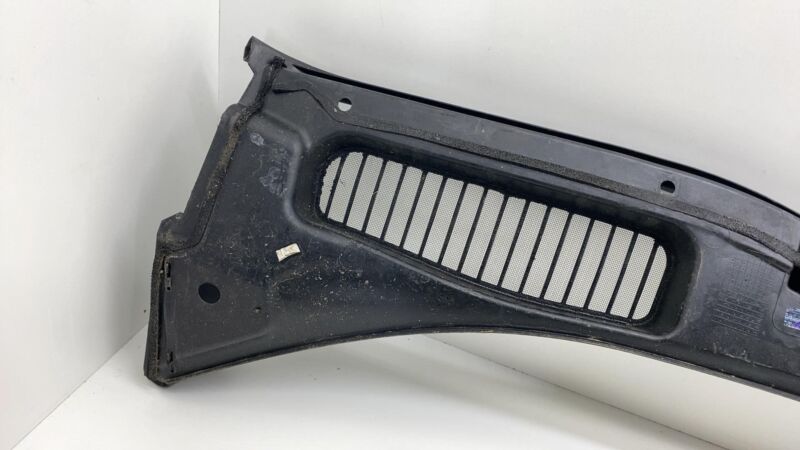 DM51R02216AB 2013-2018 Ford C-Max Front Windshield Wiper Cowl Vent Trim Panel Cover Assembly