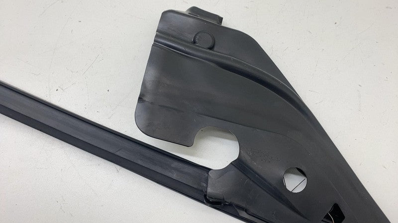 ⭕ 20-24 Model Y Front Right A-Pillar Flag Glass Weatherstrip Seal 1500