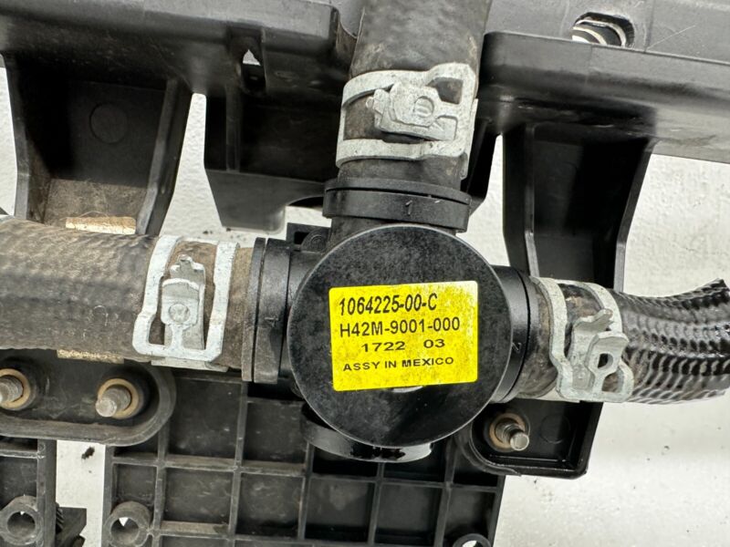 6007370 00 B 16-20 Model X Air Conditioning Radiator Fan Support Beam w/ Coolant 1054164-00-D