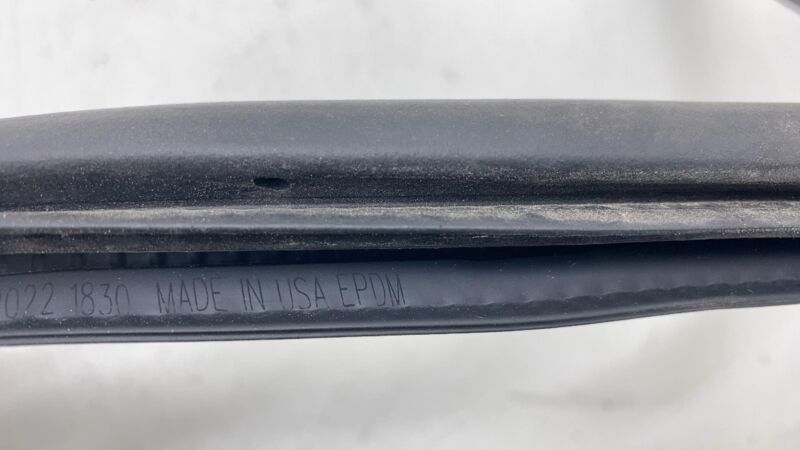⭕ 2017-2023 Chrysler Pacifica Rear Driver Side Door Body Weatherstrip Seal Left