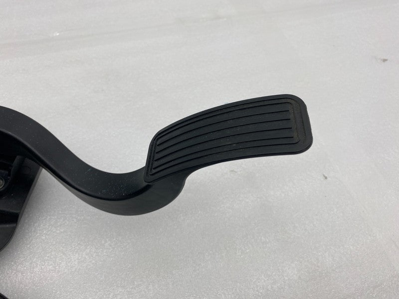 118869100B ⭕ 2020-2023 Tesla Model Y MY Accelerator & Brake Pedal Pad Assembly 1188691-00-B