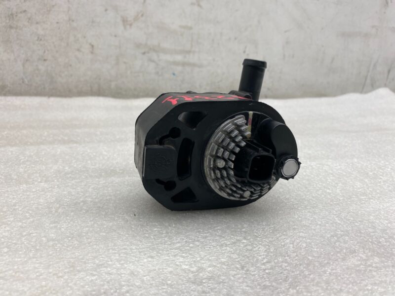 6007367-00 2012-2015 Tesla Model S Additional Cooling Water Pump Battery Coolant Assembly