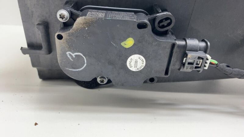 1007256 00 K 2012-2015 Tesla Model S MS Radiator Shutter Air Duct Center Intake Grille Assy