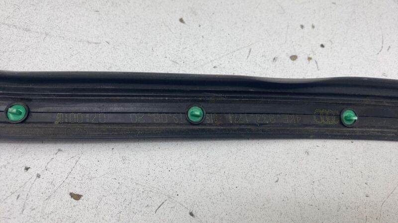 4KE-833-177 ⭕ 19-23 Audi e-Tron Driver Side Skirt Rocker Molding Rubber Seal Left 4KE833177